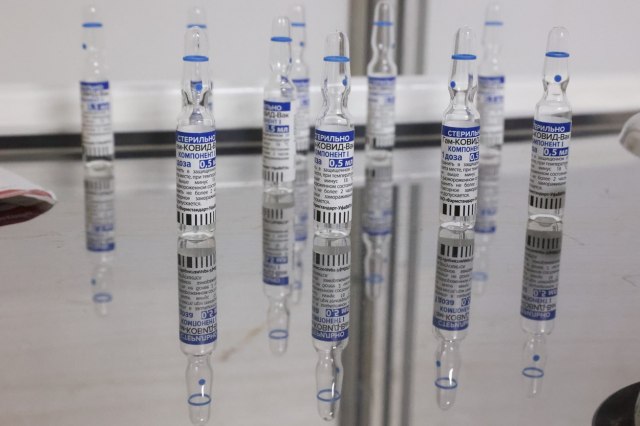 Zvanièno: Rusija poèela proizvodnju treæe vakcine